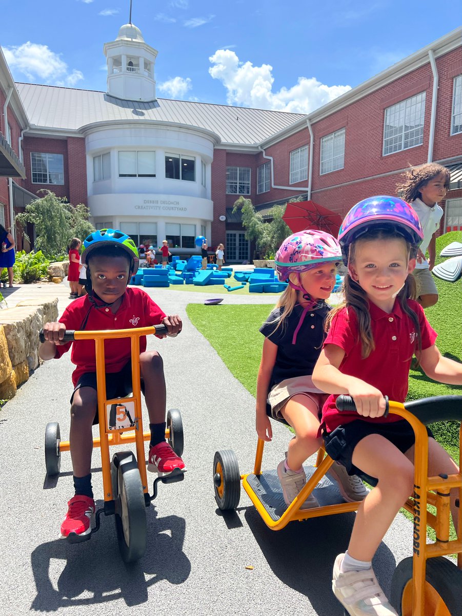 lhpsnews's tweet image. Today, the bright sunshine inspired students to don their helmets and ride tricycles in the Lower School’s Creativity Courtyard! #HighlanderHighlights