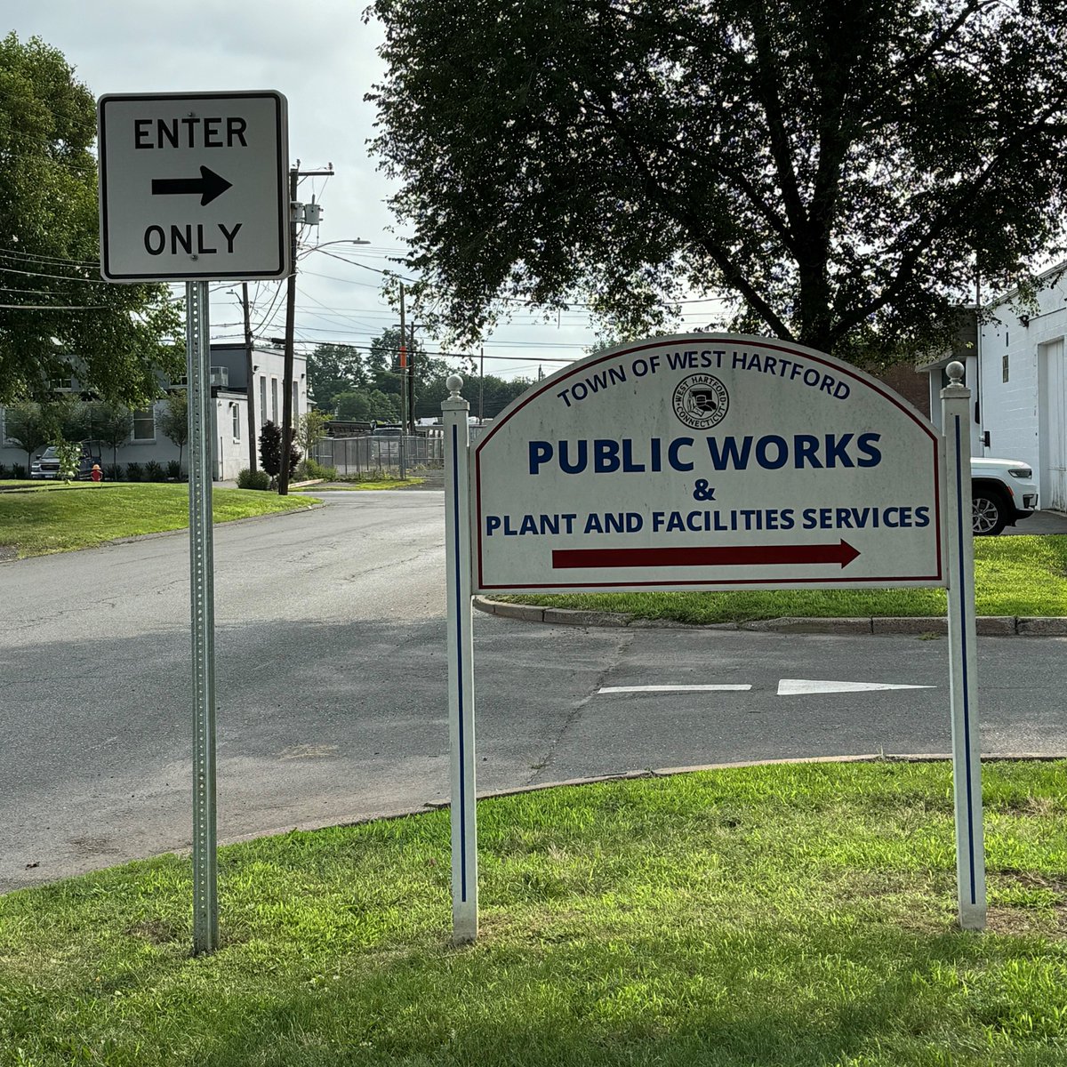 The Public Works Office will be open from 7 AM to 12 PM on four Saturdays so residents can obtain an annual yard waste and recycling permit. The dates are September 7, September 21, October 19, and October 26.