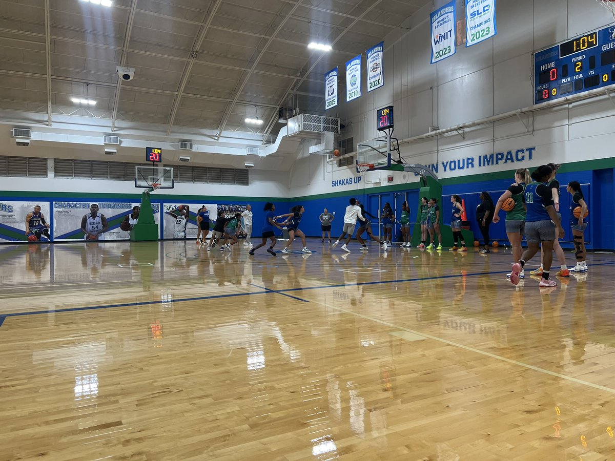 Aveyah Long (@aveyahl14) on Twitter photo Had a good time watching the <a href="/Go_Islanders/">Islanders Athletics 🤙</a> girls basketball team practice. Great experience can’t wait until I can go again! Had a good time watching the <a href="/Go_Islanders/">Islanders Athletics 🤙</a> girls basketball team practice. Great experience can’t wait until I can go again!