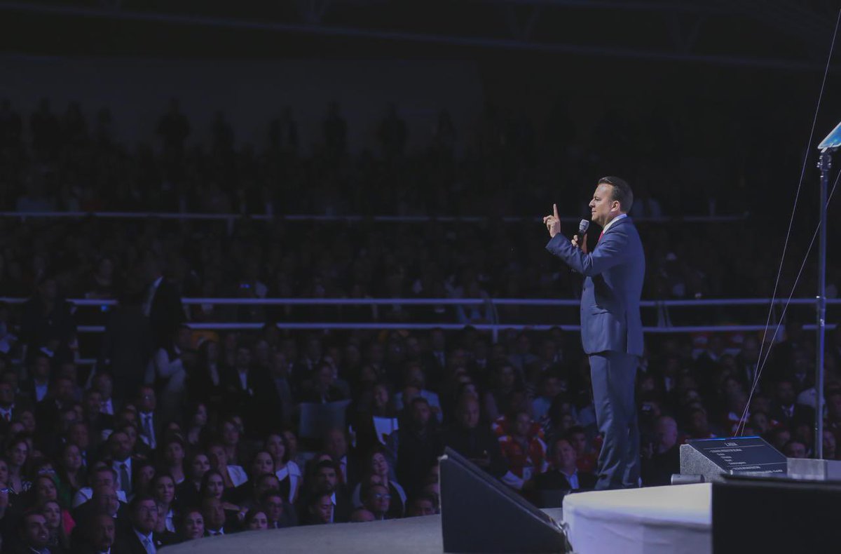 Con una Velaria llena y el corazón al millón, ayer miles de duranguenses nos acompañaron en el 2️⃣ Informe de Gobierno. 

Los resultados hablan por sí solos, hoy las familias de #Durango disfrutan de un mejor desarrollo económico y condiciones de vida garantizadas para todos,