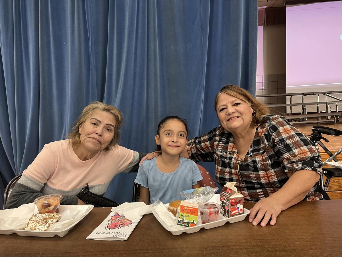 WhitakerEleme's tweet photo. Thank you to our amazing rainbow grandparents for attending Grandparents Breakfast! 🌈♥️ @ELPASO_ISD @EpisdEat https://t.co/ezOmKXpRDi