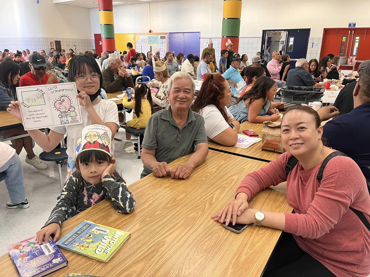 WhitakerEleme's tweet photo. Thank you to our amazing rainbow grandparents for attending Grandparents Breakfast! 🌈♥️ @ELPASO_ISD @EpisdEat https://t.co/ezOmKXpRDi