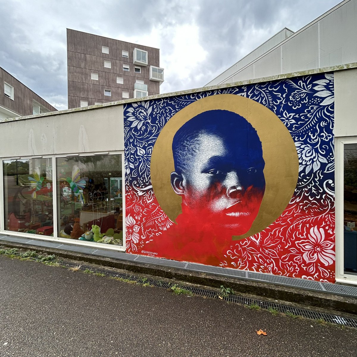 sebbouchard's tweet image. Hey X, voilà ma dernière fresque offerte aux habitants du Clos Torreau à #Nantes #muralism #urbanart
