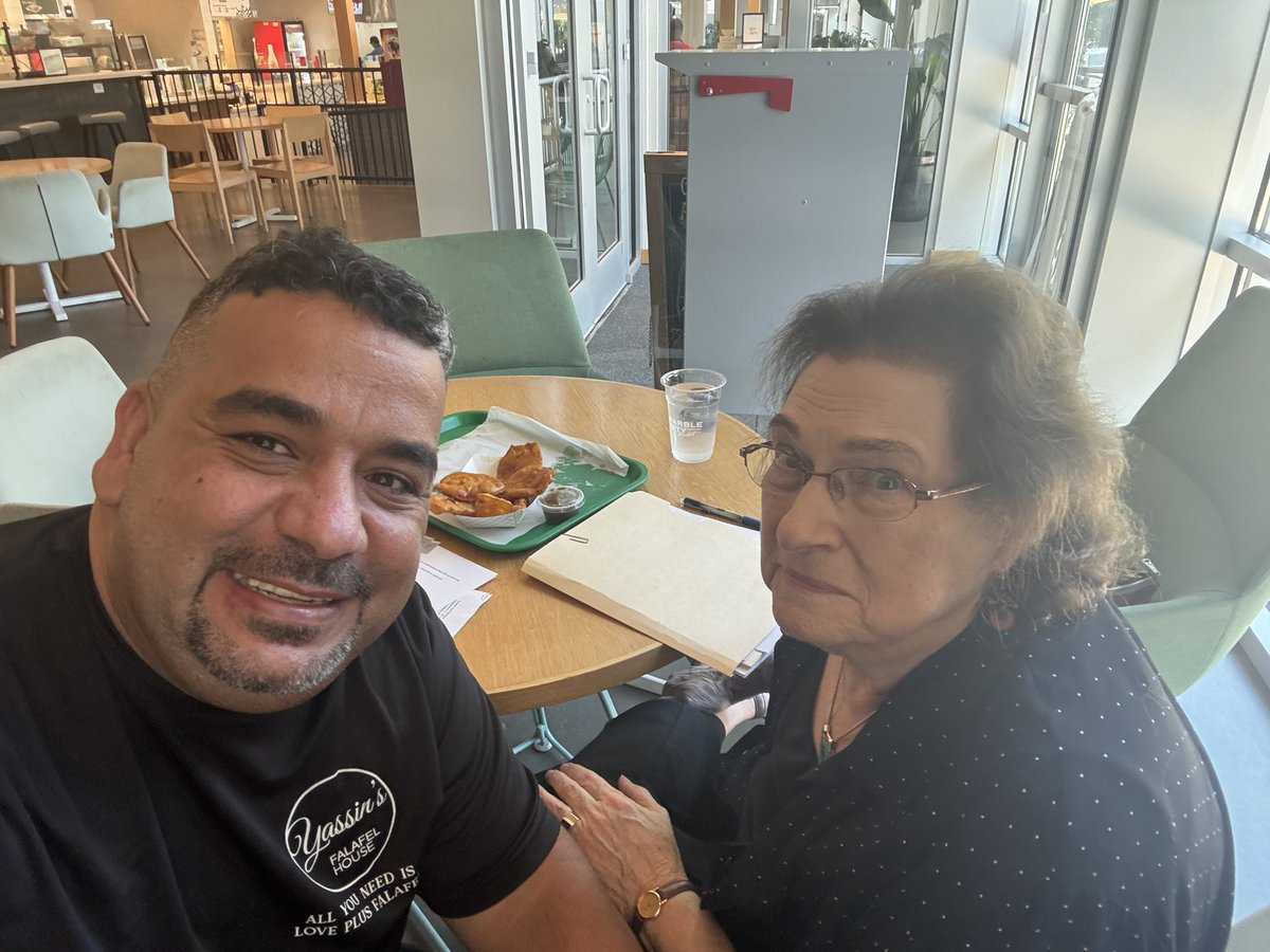 Yassin_Falafel's tweet photo. Just a Muslim and Jewish friends seating and talking about peace and how to help our community ❤️
You definitely can have a different beliefs but is not hard to love respect each other and be friend
#breakbreadandbulidlove https://t.co/ehQwfGbXMq