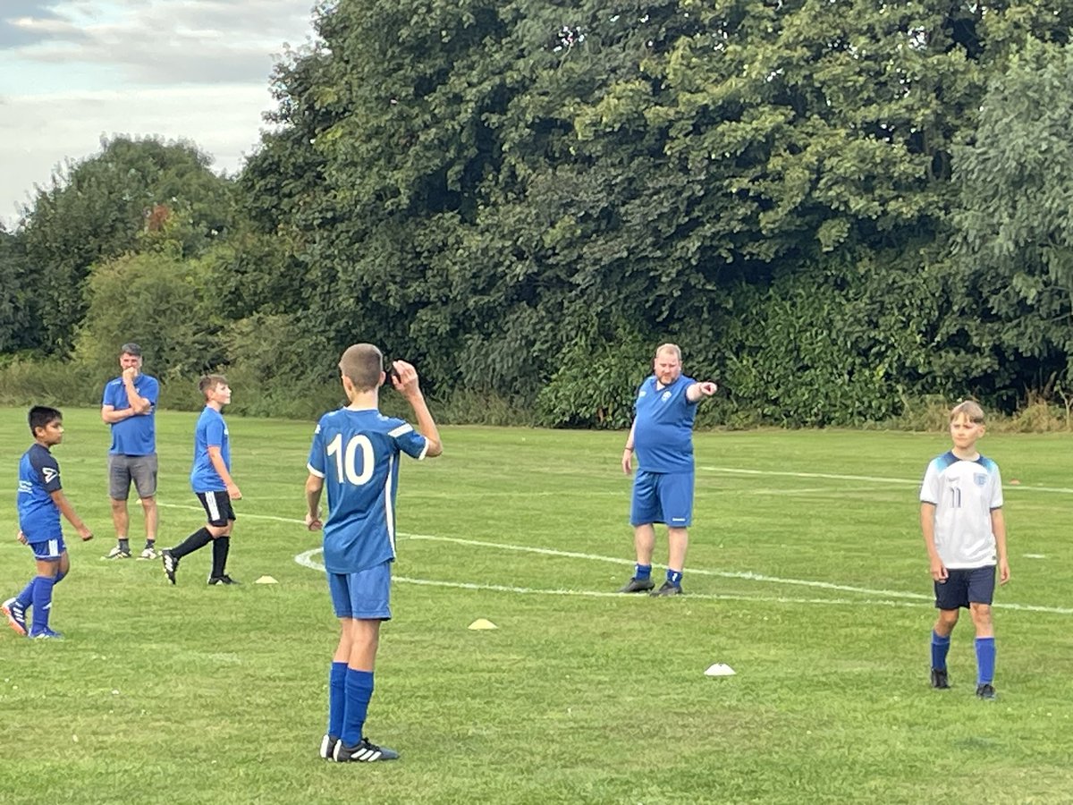 CheneyFC's tweet image. Great final week of preparation for our teams before the season opener this weekend with 10 of our 16 teams all training at Chenderit School on Wednesday night with 150 boys and girls, 23 coaches in attendance and lots of supportive parents.
⚽️🙌