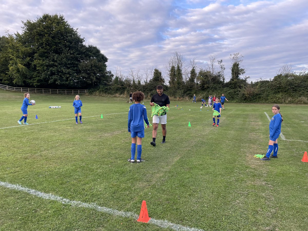 Great final week of preparation for our teams before the season opener this weekend with 10 of our 16 teams all training at Chenderit School on Wednesday night with 150 boys and girls, 23 coaches in attendance and lots of supportive parents.
⚽️🙌