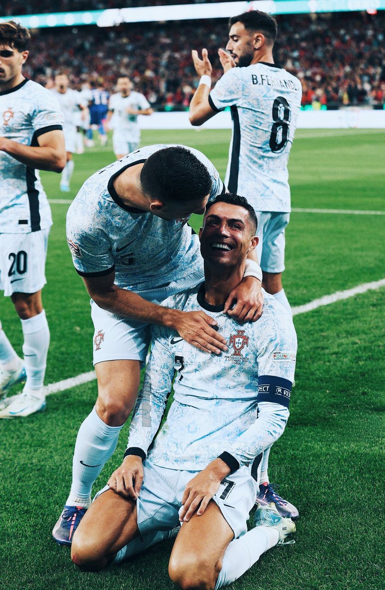 🚨 Ningún BICHIBOY debe tener menos de 500 seguidores. CELEBREMOS EL GOL 900 (FIFA) DE CRISTIANO RONALDO JUNTOS. 

ROAD TO 1,000!

Responde a este tweet, dale RT y SIGUE a todos los madridistas que comenten 🤍