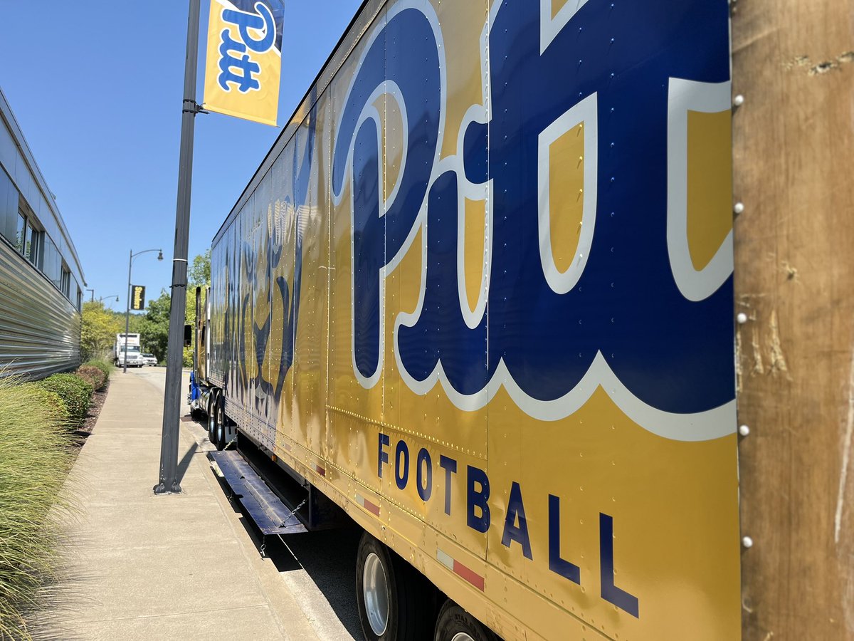 Hitting the road for the first trip of the season with the Swag Wagon! #h2p #beatcinn