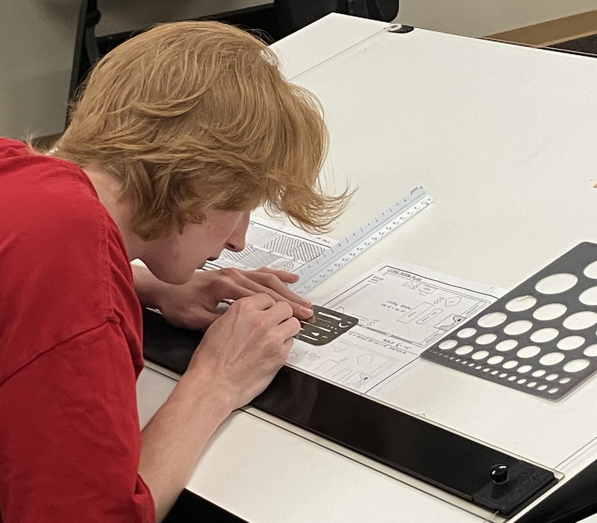 MStateCollege's tweet photo. The first-year Architectural Drafting and Design students are taking full advantage of their new space in Wadena as they hone some valuable sketching skills. ✏️ 📏  It's only week one and they're already shaping the future. Drafters gonna draft! #MStateProud https://t.co/pv8Puodppt