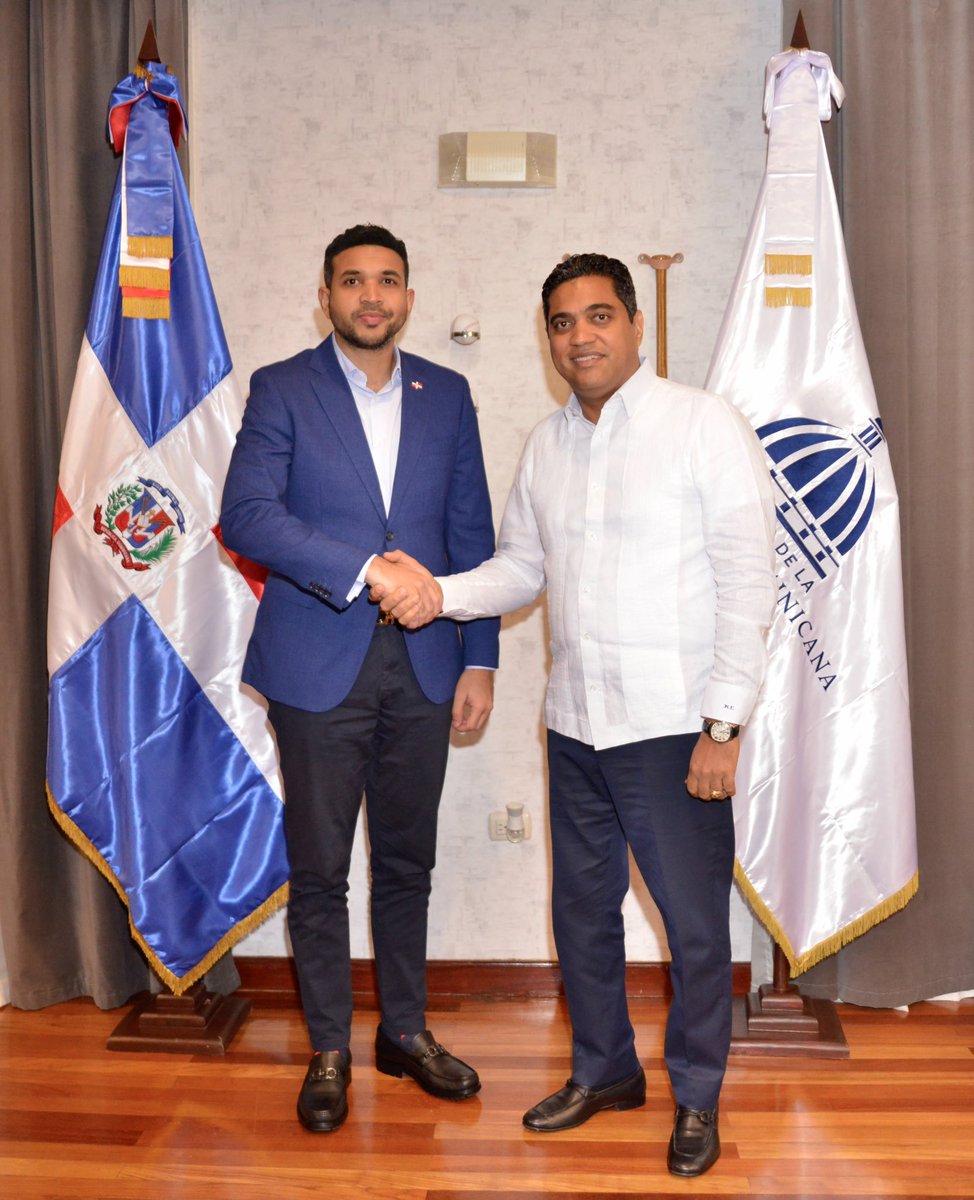 miderec_rd's tweet photo. Los ministros de Deportes y Recreación, @kelvincruzrd , y de la @JuventudRD , @CarlosValdezRD , se comprometieron a trabajar en conjunto para beneficiar a los sectores que representan, resaltando la estrecha relación entre el deporte y la juventud.

“No hay una acción del Ministerio de Deportes que no impacte directamente a la juventud. Vamos a empujar juntos para llevar soluciones de provecho a ambos sectores”, expresó @kelvincruzrd. 

#UnidosPorElDeporte 
#SeguimosCambiando 
#UnaNuevaGestión 
#MiderecYJuventud
