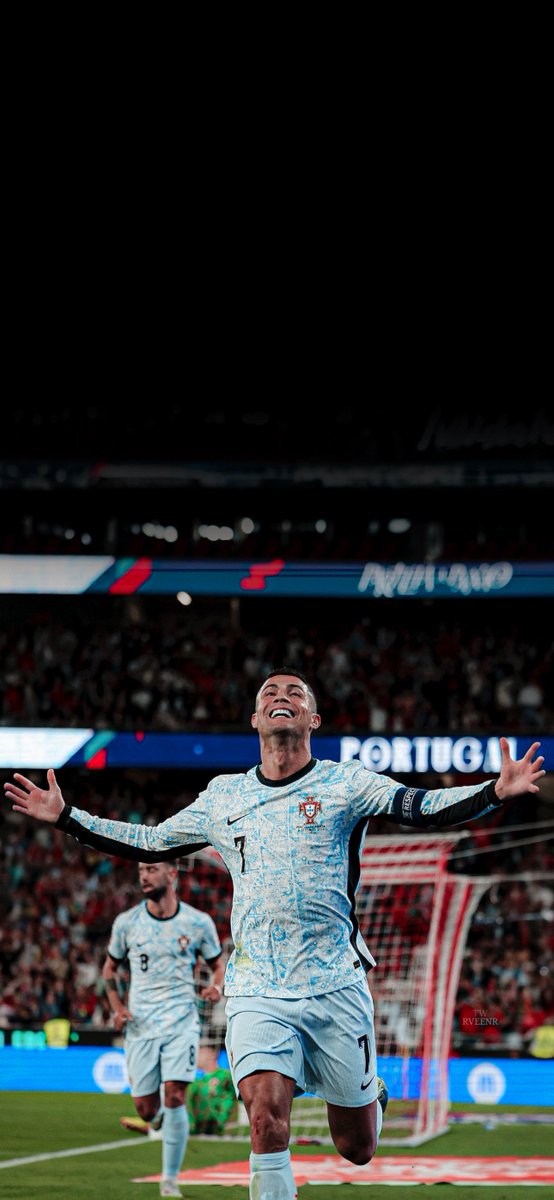 Rveenr's tweet photo. 𝑪𝒓𝒊𝒔𝒕𝒊𝒂𝒏𝒐 𝑹𝒐𝒏𝒂𝒍𝒅𝒐 🇵🇹
900 Goals 🥶 https://t.co/yZjkVNMEPQ
