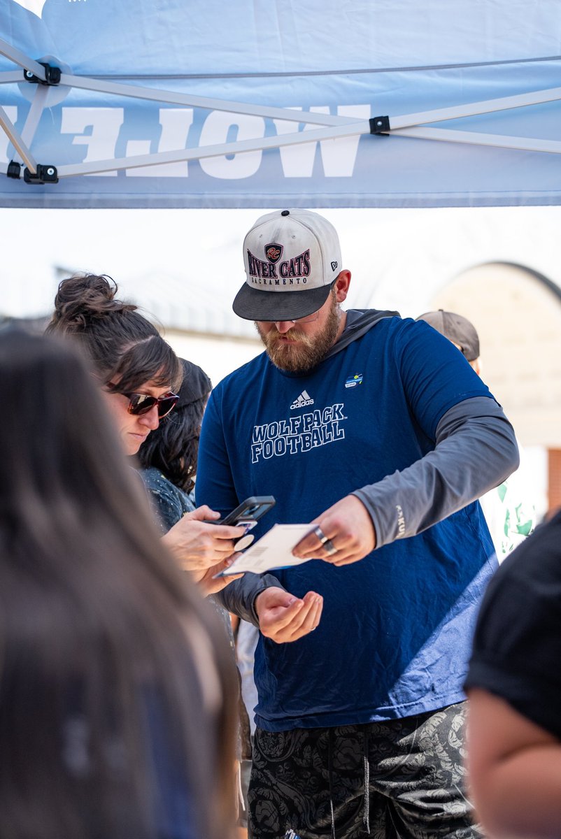 NevadaFootball's tweet photo. ɪᴛ’ꜱ ʙɪɢɢᴇʀ ᴛʜᴀɴ ꜰᴏᴏᴛʙᴀʟʟ.

Come out and support NMDP and get a simple cheek swab to see if you can save a life! We’re on campus at Legacy Hall and Ansari Business Hall until 3pm. 

#BattleBorn | #NMDP https://t.co/K8MdNFNdle