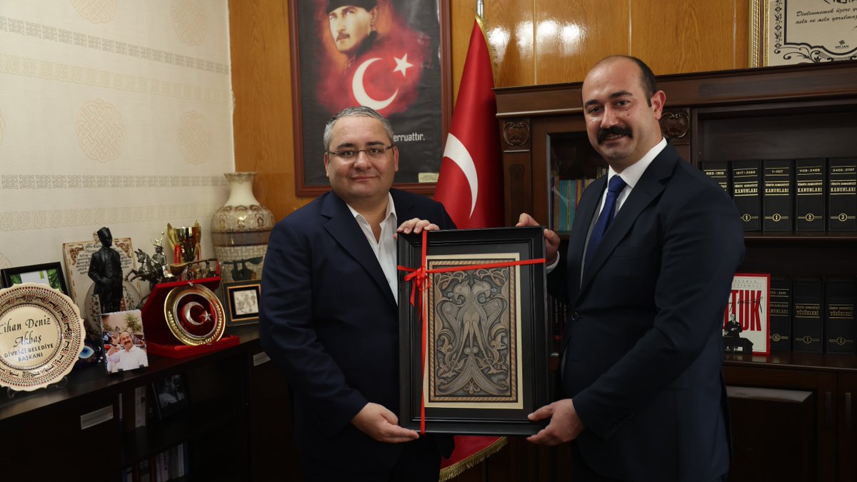 Ankara Büyükşehir Belediye Başkanımız Sayın Mansur Yavaş ile birlikte, Divriği kardeş belediyemizin Başkanı Sayın Cihan Deniz Akbaş ve yönetimini ziyaret ettik. Tarihi derinlikleriyle bizi büyüleyen bu kadim ilçemizde hemşehrilerimle beraber olmak büyük bir mutluluk. Belediye