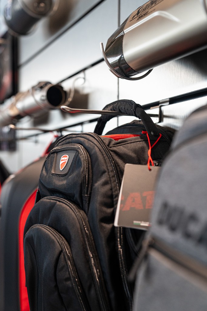 RahalDucati's tweet image. Ready to elevate your style? These sleek, high-quality Ducati backpacks are built for both function and fashion. Stop by our showroom today and grab yours before they're gone! 💥
Sales@Rahalducati.com⁠
shorturl.at/Bie0L
#Ducati #DucatiStyle #GearUp #Zionsville