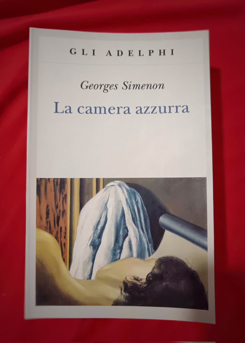 stazzonata's tweet image. Le parole non avevano più senso. E invece era proprio di questo che continuavano a occuparsi tutti con solennità ridicola: di cose che non esistevano, di un uomo che esisteva ancor meno.
#Simenon 
#Adelphi