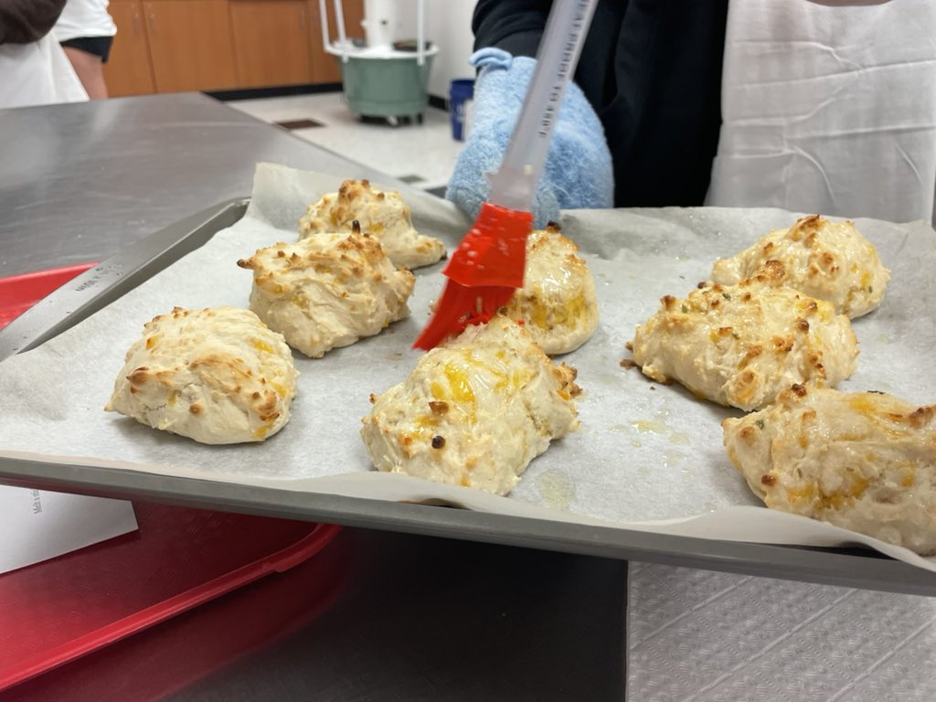 libertyfcclawsd's tweet image. Fun in Culinary I today! Cheddar biscuits are always well liked! #prostartproud # culinarystudents@lhs