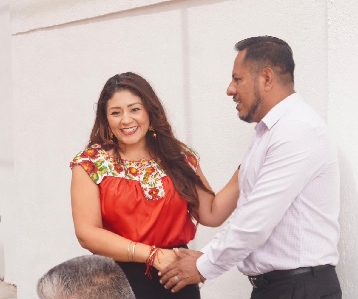 lizconcha's tweet photo. Hoy estamos reunidos las y los priistas para celebrar la inauguración de las oficinas de la CNOP Oaxaca. 💯
Este importante sector siempre ha estado del lado de las y los trabajadores de nuestro estado y de México. 🇲🇽
#DiputadaLizConcha
#SecretariaGeneralPRIOax https://t.co/a0sgNBTnij