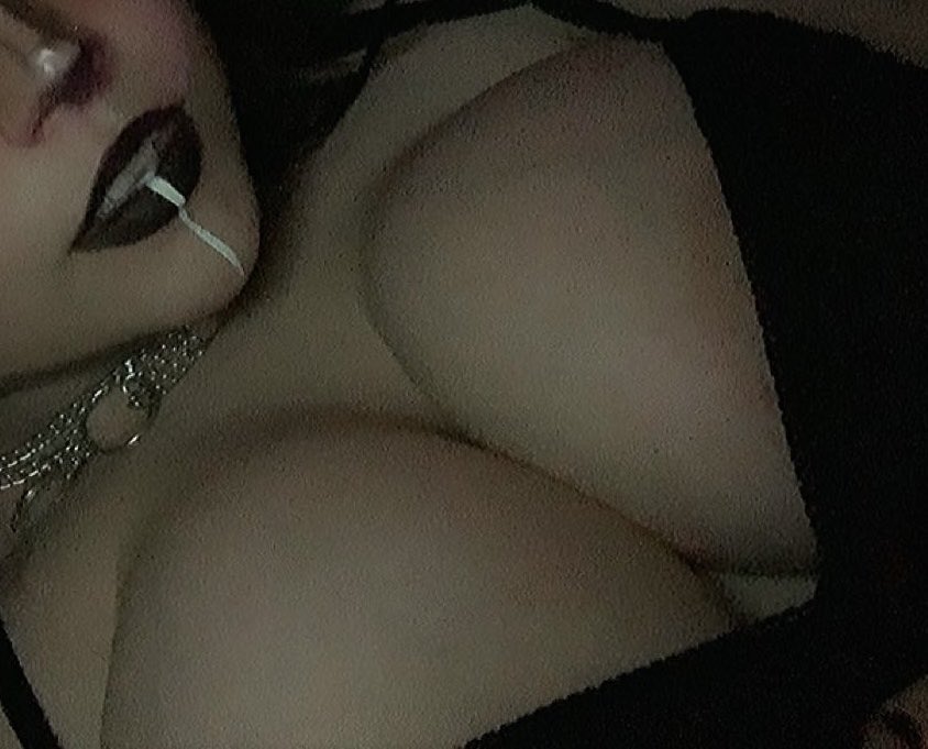 ASleepyRook's tweet photo. ~𝐍𝐞𝐰 𝐏𝐢𝐧𝐧𝐞𝐝~
-
🖤Hello, I’m Rook
❤️Not new to #nsfw &amp; #nsfwtwt 
🖤24 . She/Her 
❤️Private snap is $5 via venmo  
🖤Hope you enjoy your time here 🫡 https://t.co/8co7514TyR