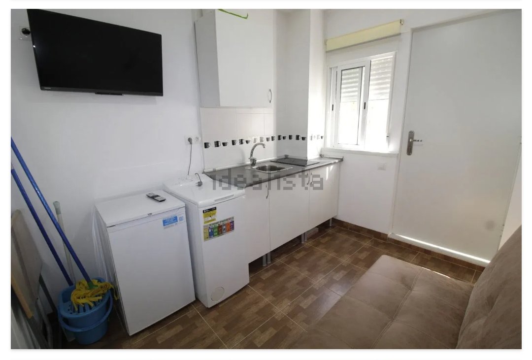 Fernando Ramos (@bgmps) on Twitter photo Premio a la mayor estafa inmobiliaria del mes en Málaga.
Local comercial de 11m2 con sofá, cocina y baño, vendido como "estudio" o "piso", añadiendo expresamente que no es posible el cambio de uso.
Fuente:
idealista.com/inmueble/10569…
cc <a href="/coamalaga/">Colegio Oficial de Arquitectos de Málaga</a> + <a href="/malaga/">Ciudad de Málaga</a>
#29J #Málaga Premio a la mayor estafa inmobiliaria del mes en Málaga.
Local comercial de 11m2 con sofá, cocina y baño, vendido como "estudio" o "piso", añadiendo expresamente que no es posible el cambio de uso.
Fuente:
idealista.com/inmueble/10569…
cc <a href="/coamalaga/">Colegio Oficial de Arquitectos de Málaga</a> + <a href="/malaga/">Ciudad de Málaga</a>
#29J #Málaga
