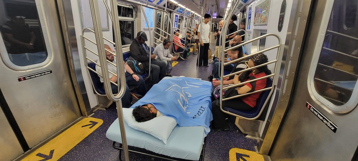 jared531's tweet photo. THE @NapprApp BED IS ON THE A-TRAIN!!!
Why sit and look at your phone for 20 minutes when you can get some luxurious rest instead?
#nyc #nappr #subway #bed #naps #nap #train https://t.co/fnq9Q4wkQV