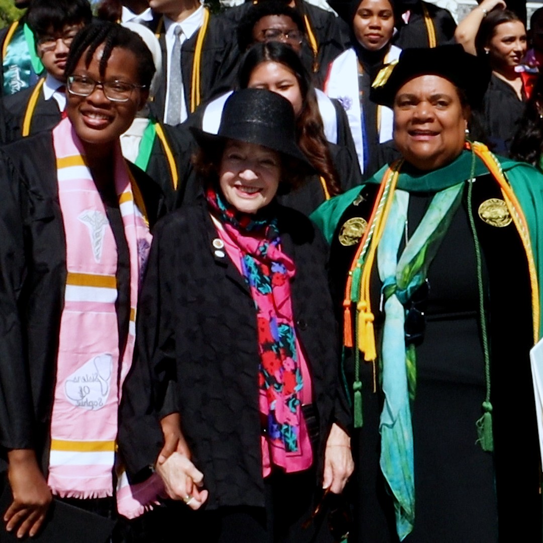 CUNY School of Medicine (@cunymed) on Twitter photo From 🎓 to 🥼, CUNY Medicine’s MD Class of 2028 officially began their journey as student doctors! 87% are first-gen immigrants, and they speak 21 languages, reflecting NYC’s diversity and the doctors needed to cure disparities. Read and watch more. 🩺 #whitecoat <a href="/GoldFdtn/">Gold Foundation</a> From 🎓 to 🥼, CUNY Medicine’s MD Class of 2028 officially began their journey as student doctors! 87% are first-gen immigrants, and they speak 21 languages, reflecting NYC’s diversity and the doctors needed to cure disparities. Read and watch more. 🩺 #whitecoat <a href="/GoldFdtn/">Gold Foundation</a>