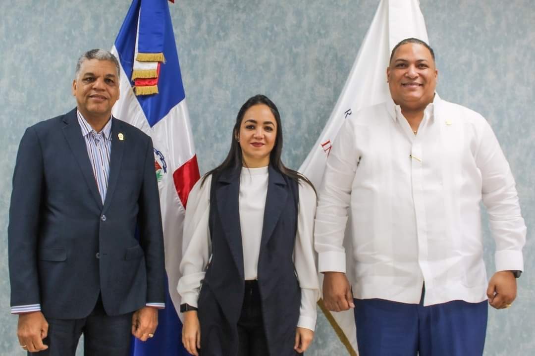 parlacensv's tweet photo. Presidente @PARLACEN HD Ramón Emilio Gori, acompañado por Secretario de Junta Directiva HD Eddy Antonio Germán, con Ministra del Interior y Policía de República Dominicana, Licda Faride Raful; acuerdan realizar Foro sobre Seguridad Ciudadana y Ciberdelito https://t.co/TUe9lipxDh