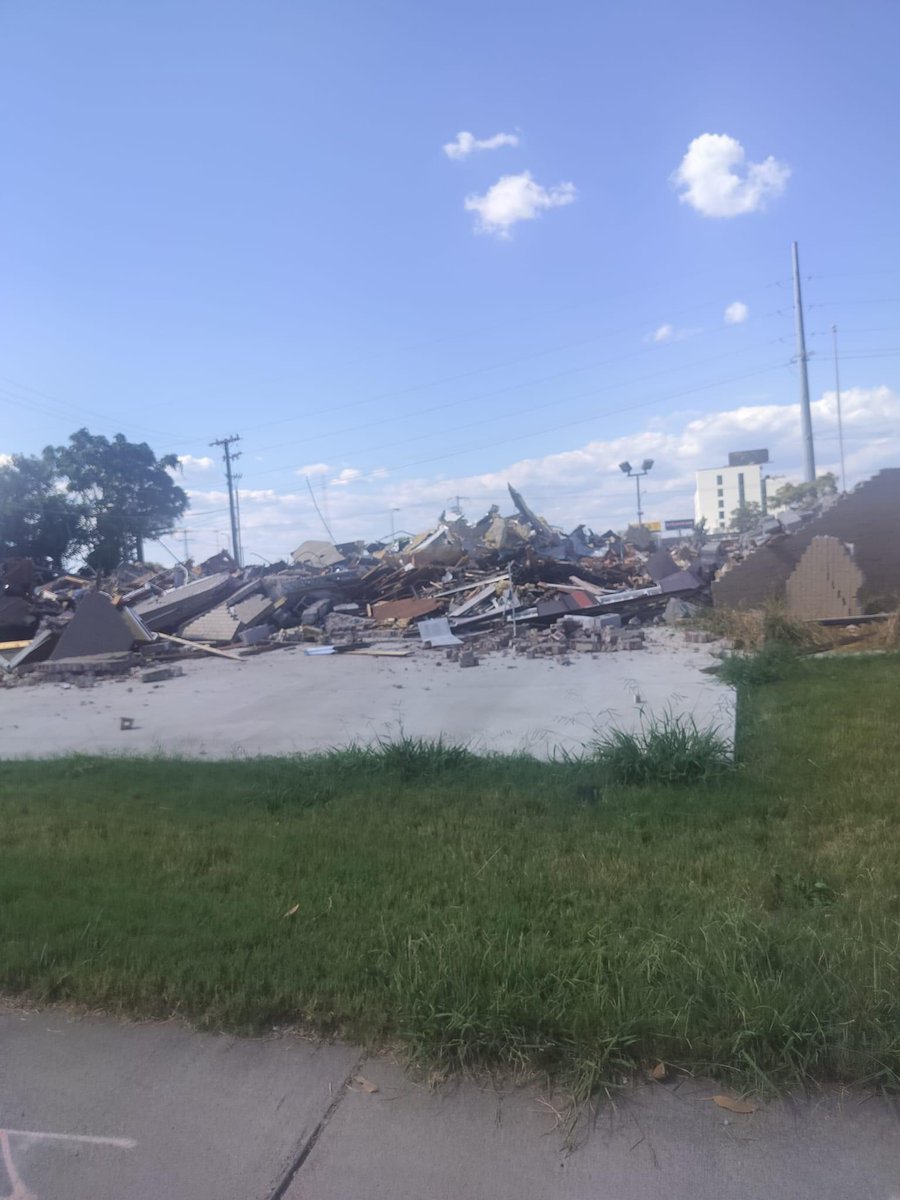 cashville_etc's tweet photo. They done tore down the Old Shoneys 🥲 https://t.co/vpw9l4b08p