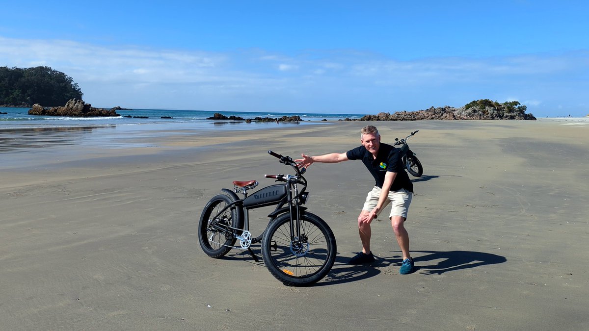 KiwiEV's tweet image. Sun&apos;s out, bikes out! Taking these for a blast down the beach in today&apos;s video! When it&apos;s out, please do me a solid and pass it around!