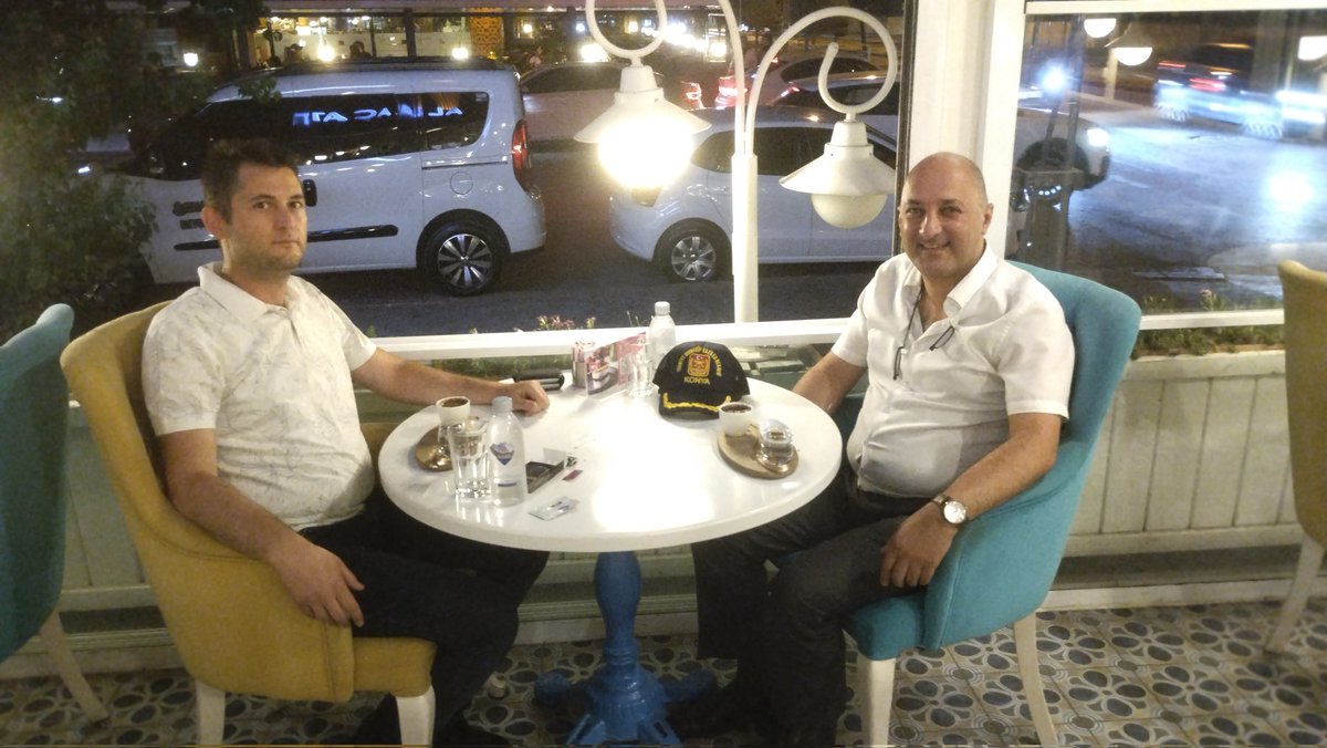 Toplumsal bir talebi hukuk ve ahlak çerçevesinde dile getiren Engin Pınarbaşlı abimize reva görülen hakaretler çirkin ve ahlaksızcadır. #MemurÖğretmenler Platformu olarak bizim için haksız yere türlü hakarete uğrayan kıymetli abimizin yanındayız. <a href="/enginpnrbsli/">Engin PINARBAŞLI</a> 
Haysiyet ve şeref