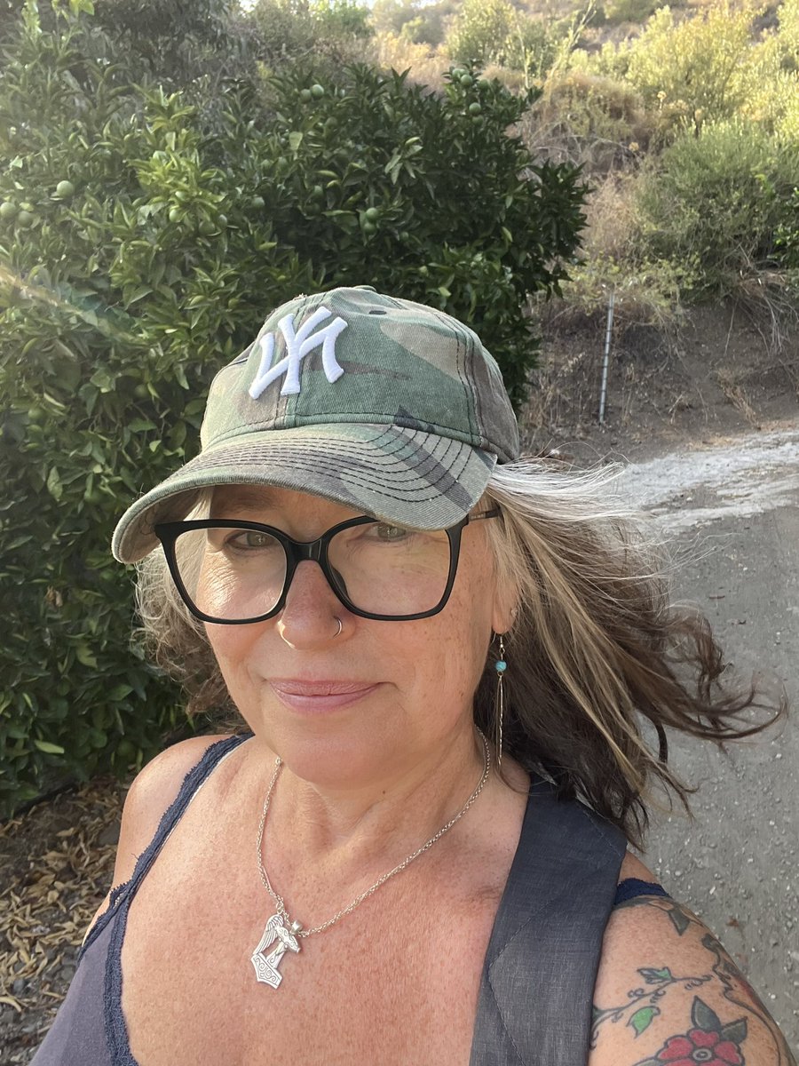 Jane Bond tweet media