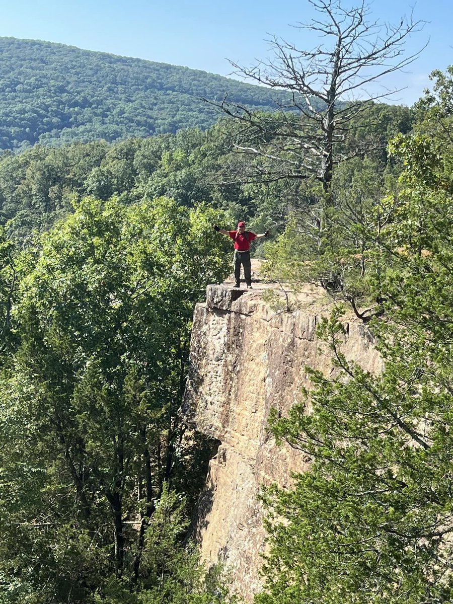 cruzzeroutdoors's tweet photo. At the overlook at Yellow Rock Trail and on the Crag, Devils Den State Park, Arkansas. Get out and get in some hiking . #Arkansasstateparks Visit the Natural state, Arkansas https://t.co/chNfgv1e6R