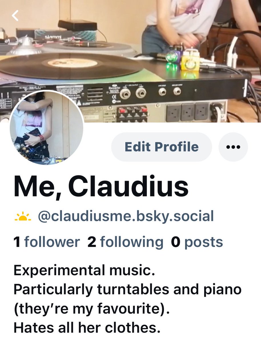 Guys! I’m now on Bluesky. 
<a href="/claudiusme/">claudia usme duque</a>.bsky.social