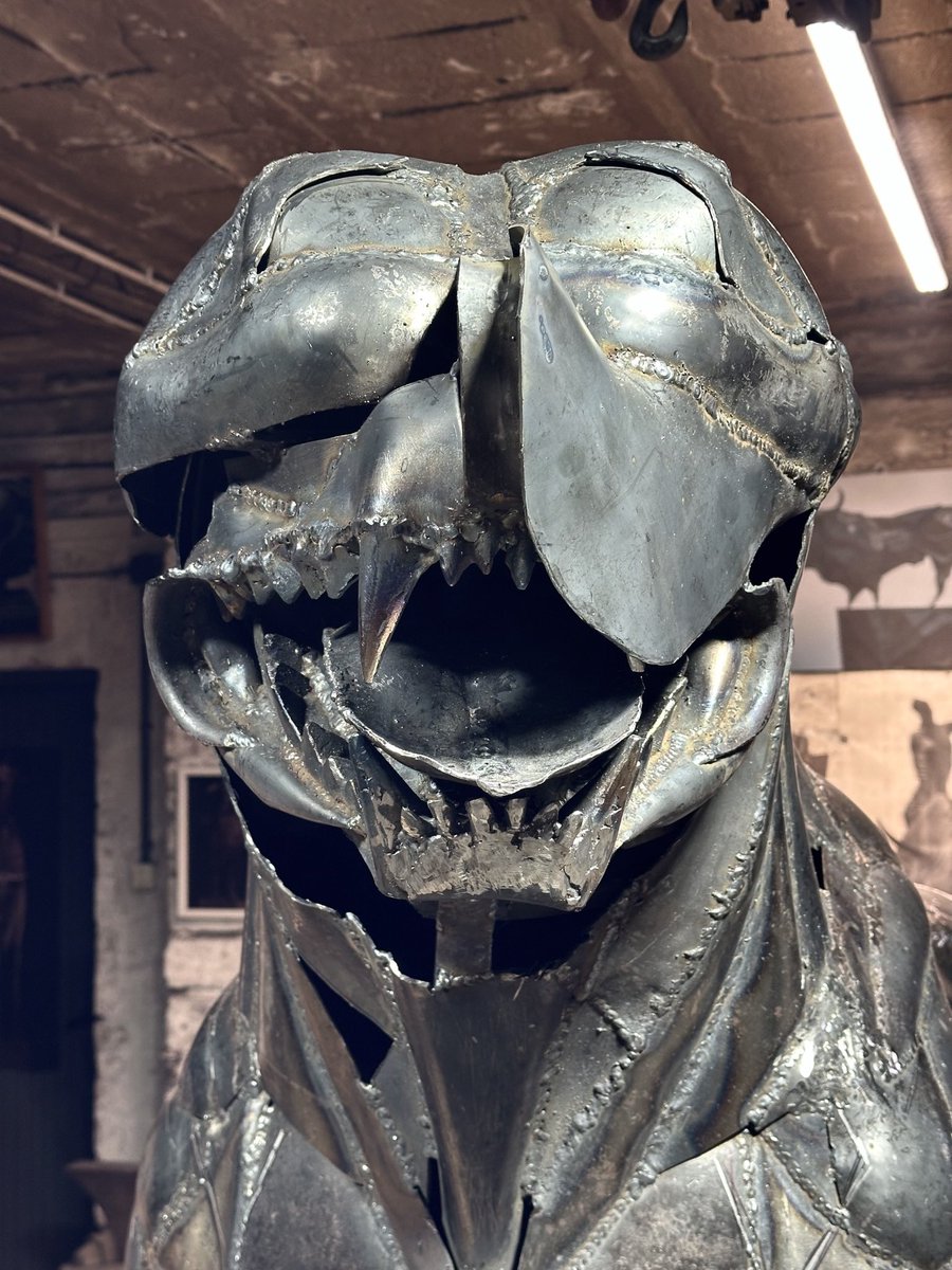 "To create something based on nature... one must see it from the inside. One must start from the skeleton of the given object, and then give it its external form... one must understand the architectural essence of this skeleton."
— Antoine Bourdelle

„PitBull-Riot”-processing