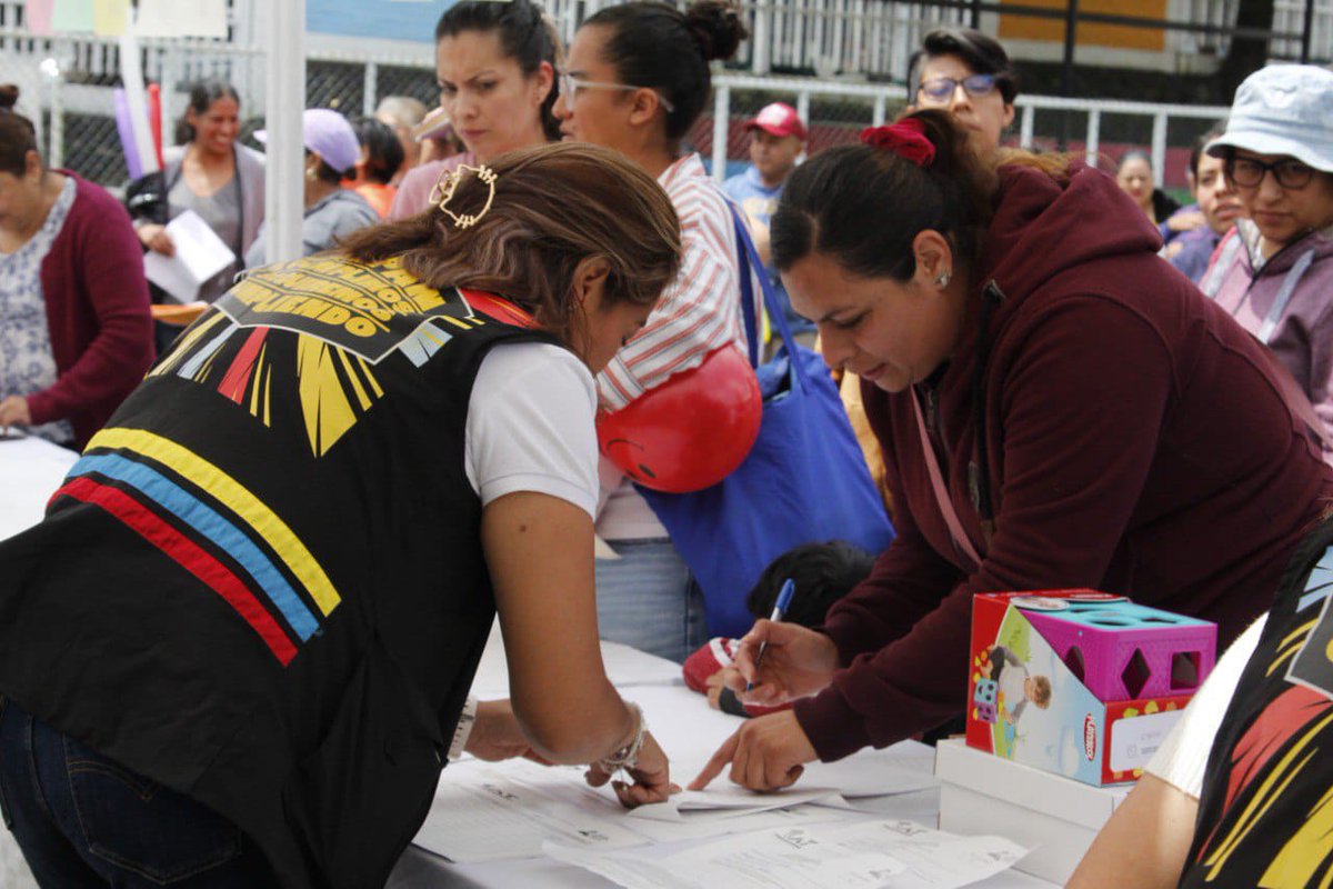 TlalpanAl's tweet photo. ¡Tus pequeños llegarán corriendo a su escuela!🏫

Hoy iniciamos la entrega de 2️⃣ mil 2️⃣0️⃣0️⃣ tenis a l@s niñ@s🧒🏽👧🏽 de #Tlalpan, como parte de la acción social "Pasos Firmes" 2024👟, en el 📍Deportivo Sánchez Taboada. https://t.co/8mk2eo6Zzl
