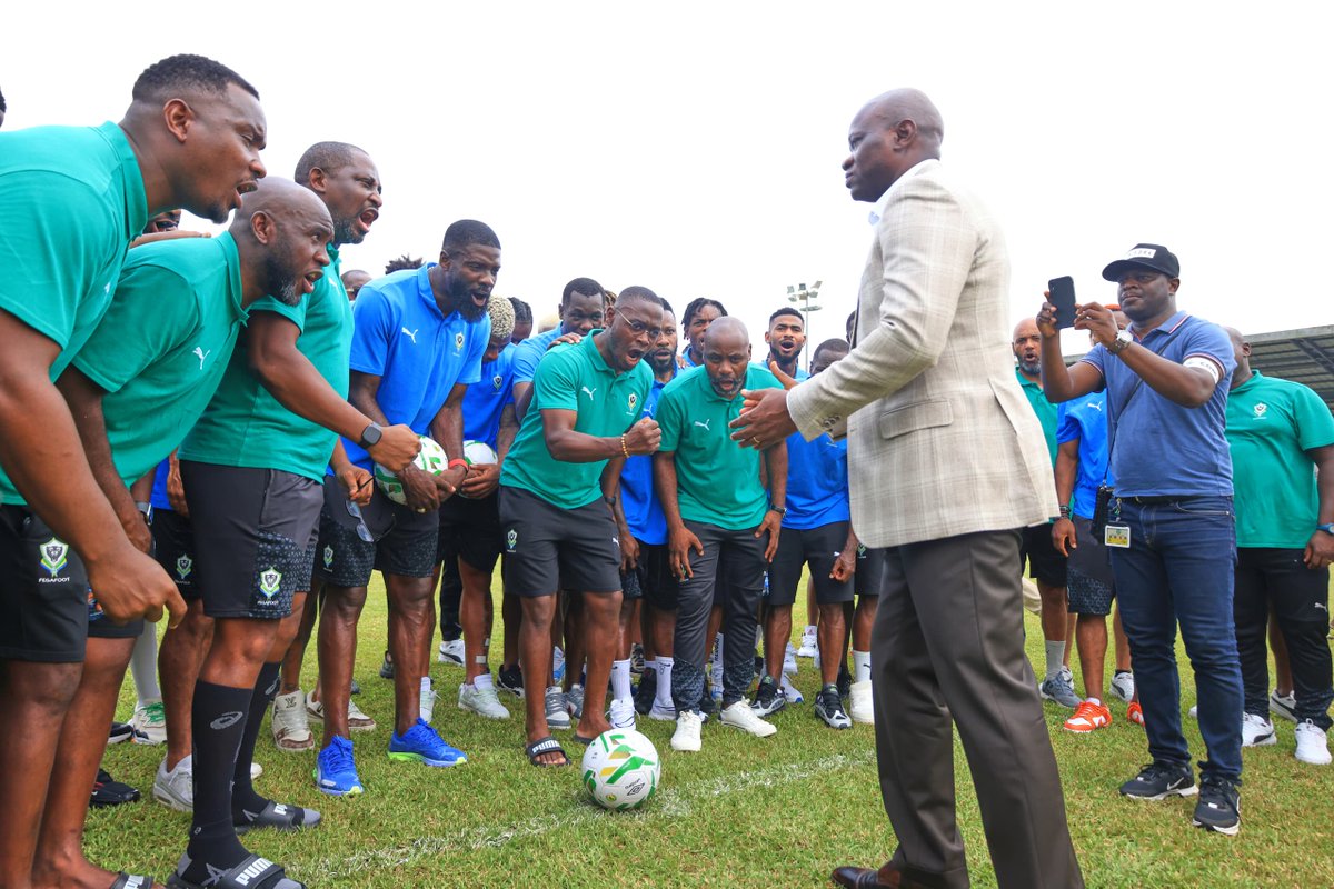 Chers Panthères, le Gabon est avec vous. Jouez avec détermination et passion. Vous portez nos espoirs, notre fierté. Faites briller nos couleurs et montrez au monde votre talent. Allez les Panthères🇬🇦 .