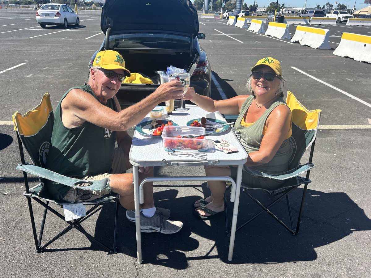 djshafer's tweet photo. #AtTheColiseum https://t.co/E48vOMzMMQ
