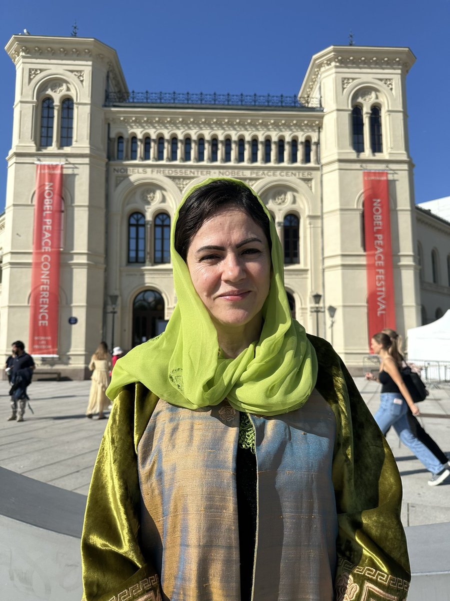 QarluqArif's tweet photo. فوزیه کوفی یکی از زنان قهرمان و چیز فهم افغانستان را با زنان حامی طالبان چون دیوه پتنگ ، محبوبه سراج و فاطمه گیلانی مقایسه نکنید او یگانه زنی است که در طول بیست سال اخیر بخاطر بهبودی وضعیت زنان افغانستان صدا بلند کرده است!
@Fawziakoofi77 https://t.co/t5ls4hYacE