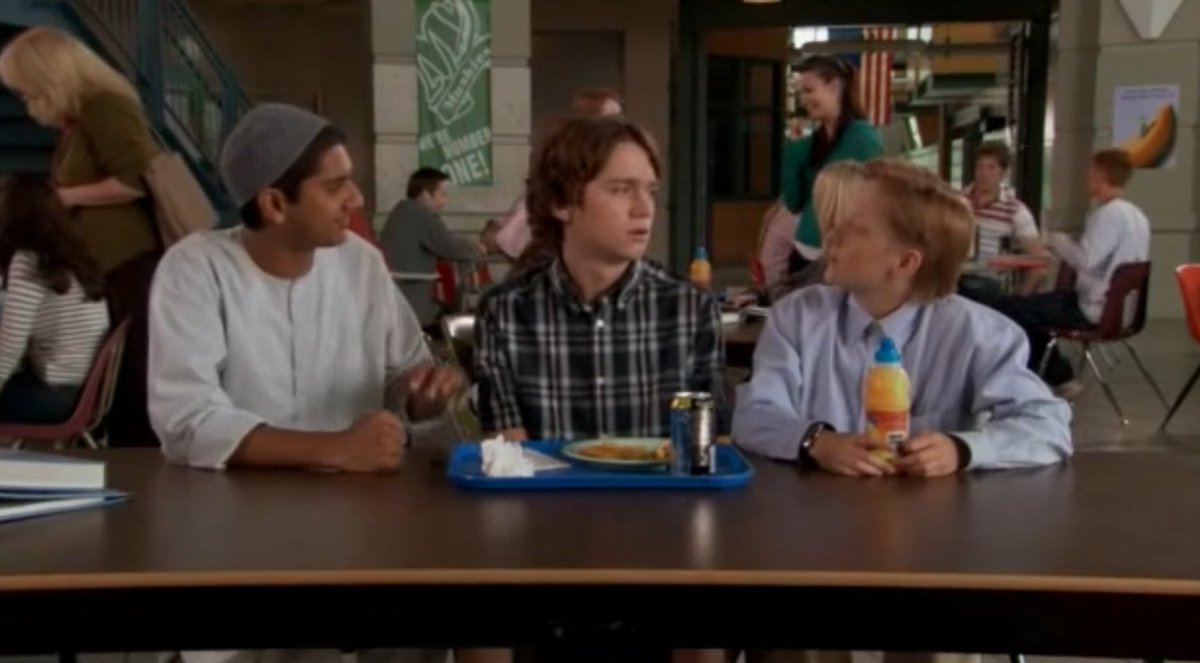 televisionaryZW's tweet photo. 11230. #AliensinAmerica "No Man is an Island" - Maybe it's the narration, but this really feels like a ABC sitcom from a few years later. Weird choice of having a B plot around a non-main cast member in the 2nd ep but it works, somehow. As does the A plot. (A-) https://t.co/OwrWu9MjQF