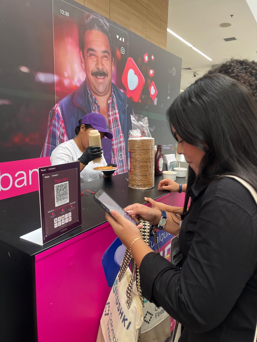 Bancolombia's tweet photo. 😍Un parche familiar: #LatamFintechMarket
🫂La familia: @Nequi @WeniaOficial, #Wompi.
📍Lugar: @colombiafintech
📝Motivo: evolución y transformación en el futuro de las finanzas en Colombia.
👔Código de vestuario: Visión, tecnología, líderes, networking, innovación.
#LFM2024 https://t.co/2RcSf3p66i