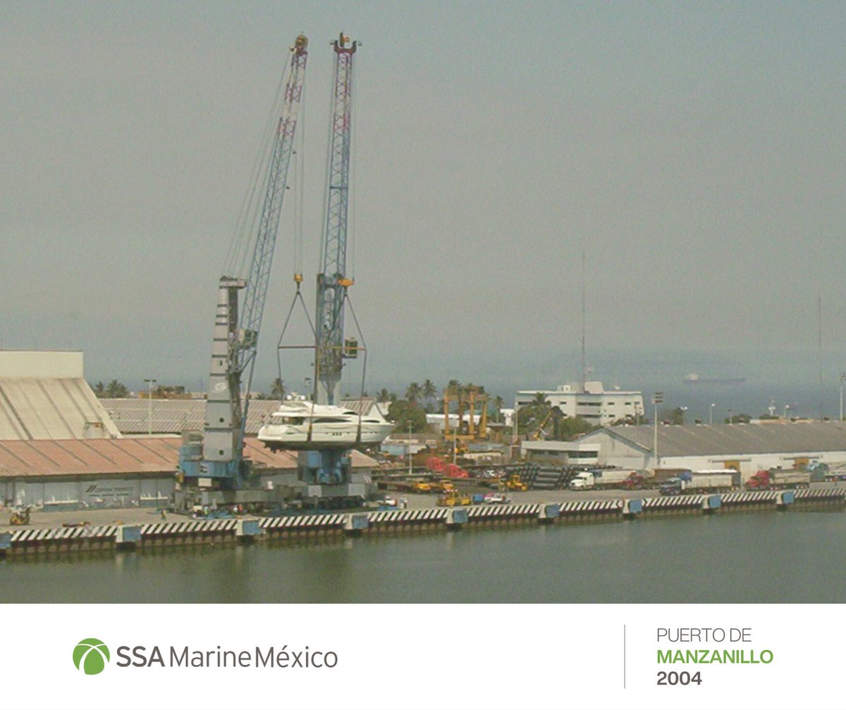 En el año 2004, en la Terminal Multipropósito, recibimos nuestra segunda grúa móvil para fortalecer la oferta de servicios portuarios que existían en el Puerto de Manzanillo.

Así se veían en acción hace 20 años. ¡Impresionante! #TBT #29Aniversario #SSAMarineMéxico