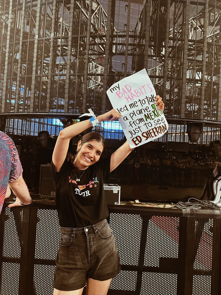 emilialovi's tweet photo. I traveled from Mexico to Dallas to see Ed, I got front row for the gig and I screamed my lungs out for every lyric, I listened to Eyes Closed and Boat live for the first time on an ice cream truck, and my friends and I got soaked in the rain after the concert,pls Mexico dates🇲🇽 https://t.co/bf5aU8kTht
