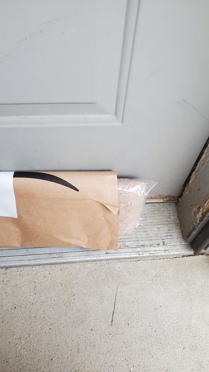 Kurdan_Sourpuss's tweet photo. How embarrassing for YOU @JeffBezos & your "company" @amazon using paper bags (not even putting the product inside of it--just loosely "wrapped" around it) +you still can't pay your employees a competitive, reasonable wage. Why do I still use this Looser company..? #AmazonFails https://t.co/sbDDxCuVoz