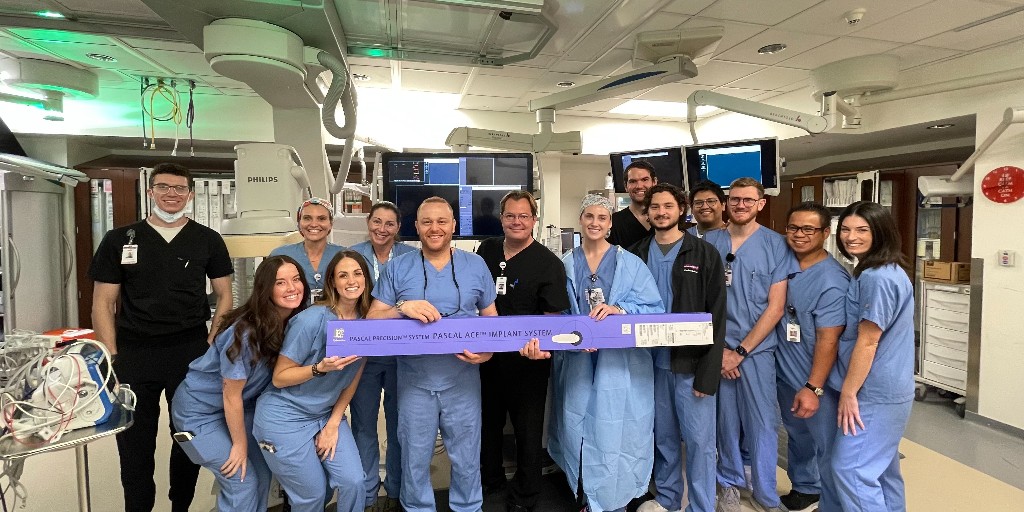 HonorHealth's tweet photo. Exciting news! Drs. Per Sommer and Haidar Yassin deployed the first mitral valve therapy at HonorHealth Deer Valley Medical Center, effectively expanding cardiovascular care capabilities in the northwest Valley! #Innovation #Healthcare #HonorHealth https://t.co/4InfJqUhg1
