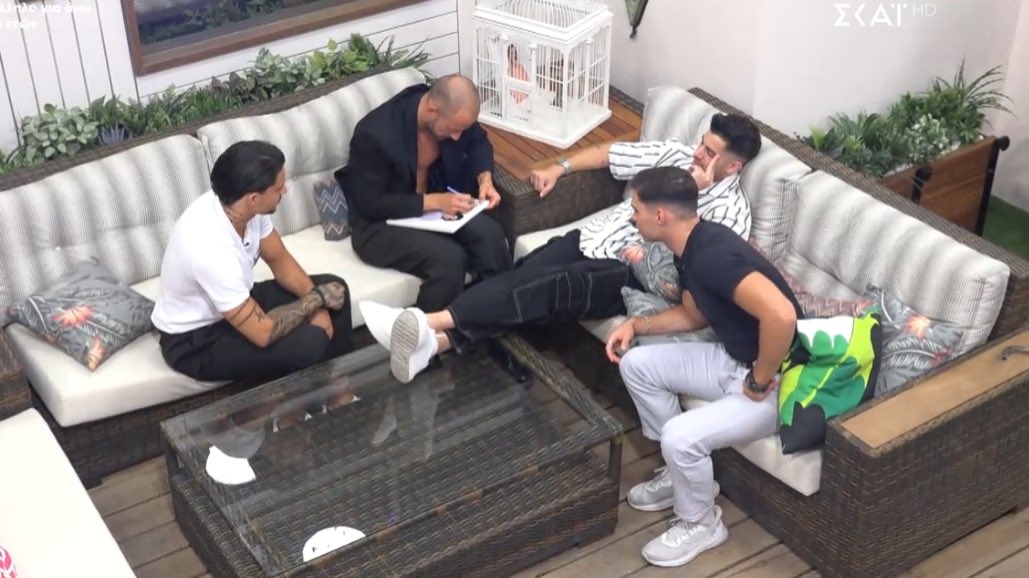 Όταν η ηλιθιότητα συναντά την κακοήθεια.

O εκφοβισμός και η ψυχολογική κακοποίηση προς την Νίκη καλά κρατεί.

ΤΟΥΣ ΟΙΚΤΙΡΩ.

#poweroflovegr