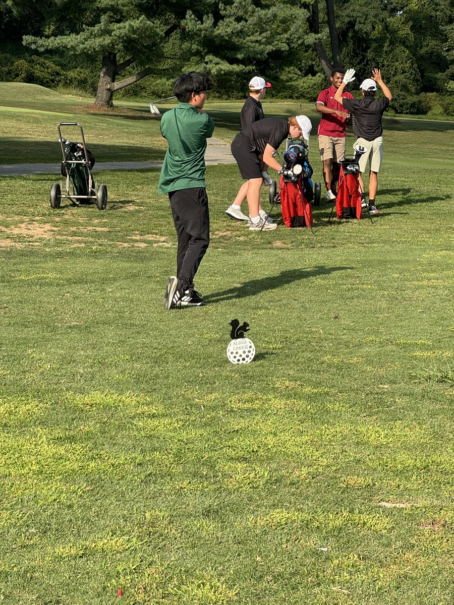 FOREjfkgolf's tweet photo. Kennedy Golf is back! The boys played well at Sligo Creek and earned our first team win in over 2 years! Proud of this group! The teams from Northwood, PB, and WM also played great! @athletics_jfk @_JFKPrincipal https://t.co/k26ax7nsAd