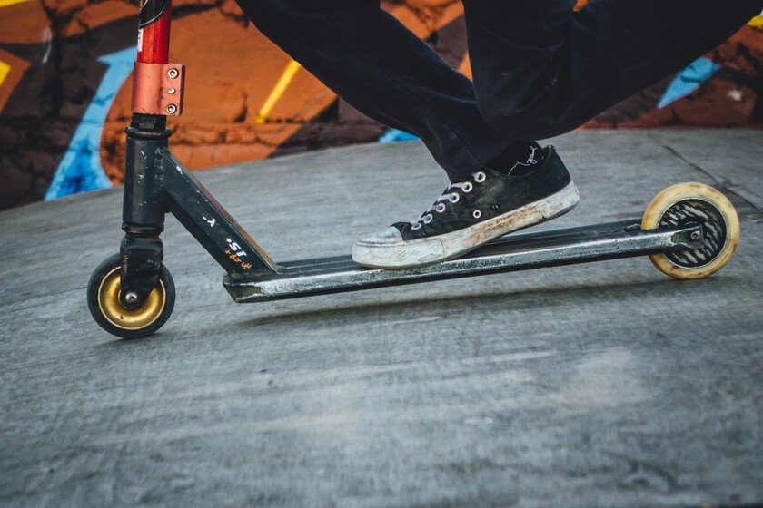 oklan's tweet photo. Madrid se despide de los patinetes de alquiler. Adiós a lo que prometía ser una revolución en economía y transporte https://t.co/oliJ8axWIC https://t.co/GBBpJdvyci