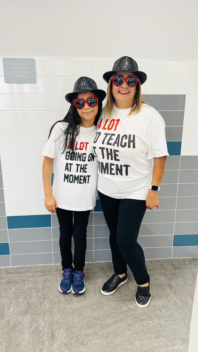Spadilla_BNES's tweet photo. Eastlake Homecoming Dress up week. Wednesday: Dress up as your favorite artist. 🎤 @BNarbuth_ES https://t.co/B2VxLv0ULv
