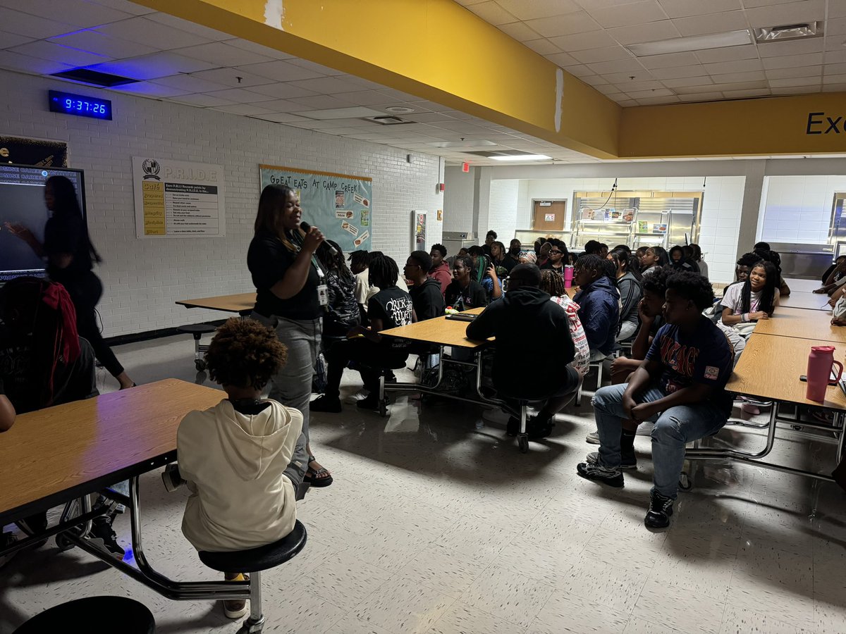 CassandraVJames's tweet image. The PCI tour is roaring on! 🐅Big thanks to @CCMPrincipal and Mr. Davis for hosting us at Camp Creek Middle School. We had a Tigeriffic time exploring exciting career pathways offered at @ThePromise_2024 with your Future Tigers! 🐯✨ #impactfulprogramming #ourpromiseyourfuture