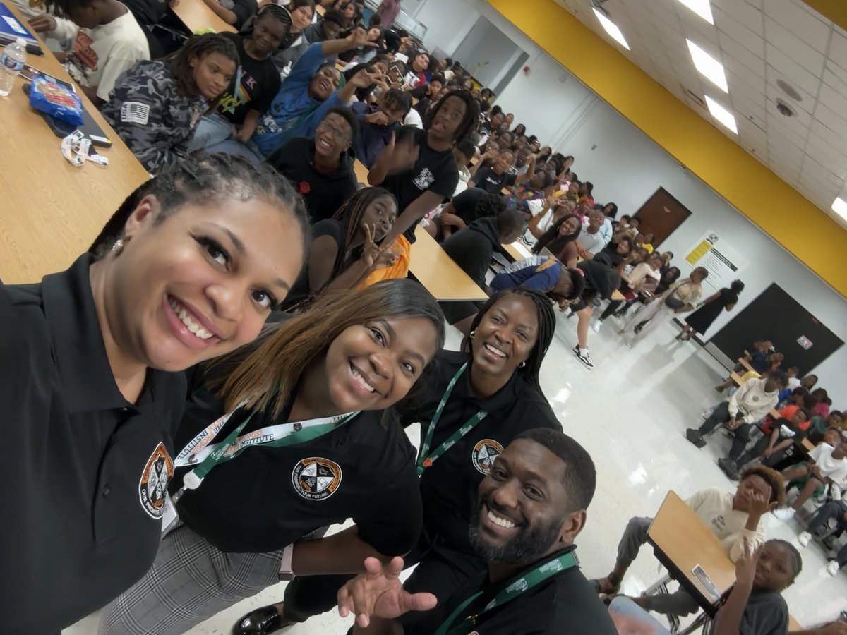 CassandraVJames's tweet image. The PCI tour is roaring on! 🐅Big thanks to @CCMPrincipal and Mr. Davis for hosting us at Camp Creek Middle School. We had a Tigeriffic time exploring exciting career pathways offered at @ThePromise_2024 with your Future Tigers! 🐯✨ #impactfulprogramming #ourpromiseyourfuture