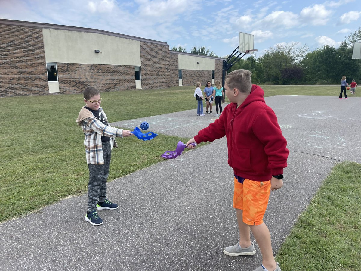 Sunshine and smiles today at recess! 😊☀️#theMESway